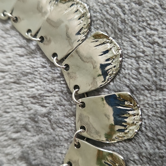 A Silver Tone Reversible Necklace with  Polished & Striated Sides 16 inches. - Picture 2 of 11